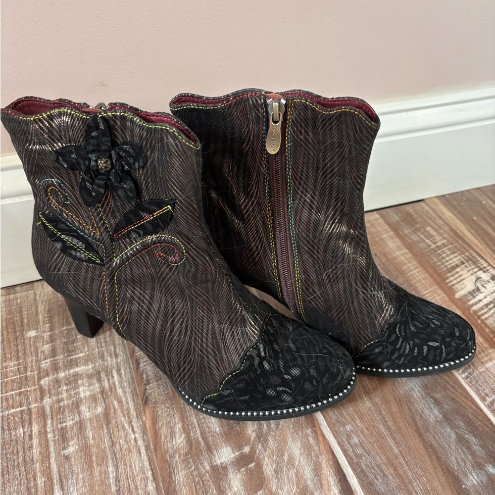 L’Artiste Black Embroidered Heeled Boots NWOT
